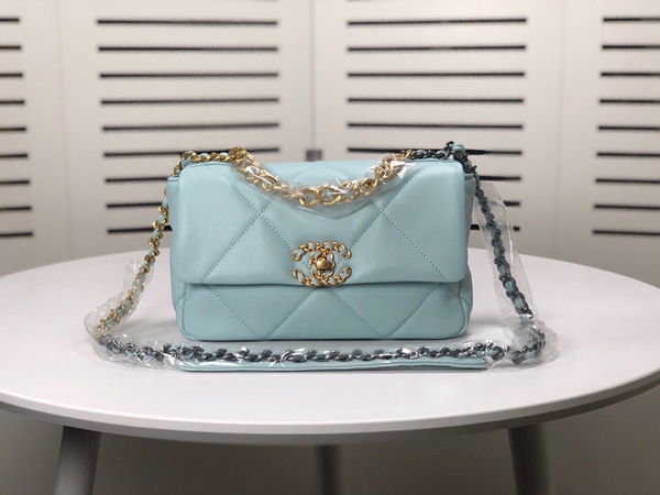 シャネルバッグ正面デザイン